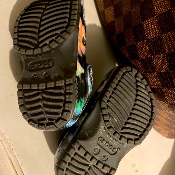 Size 4 toddler Crocs - Picture 4 of 4